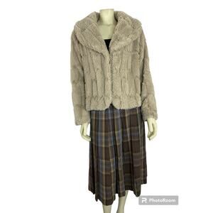 True Grit Dry Goods faux Fur Coat shawl collar and hook closing size Large